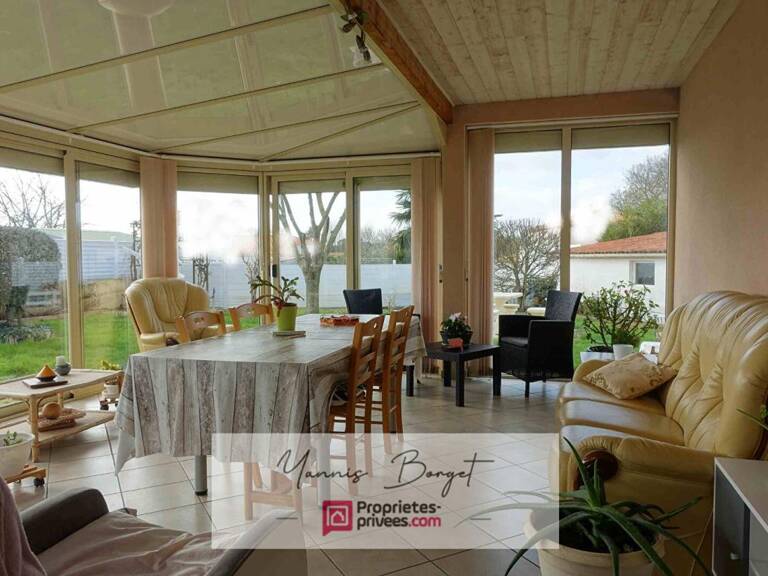 Maison plain-pied - 155 m² - Jardin - Garages et dépendances — photo 1