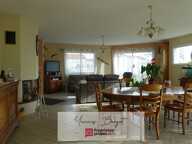 Maison plain-pied - 155 m² - Jardin - Garages et dépendances — photo 2