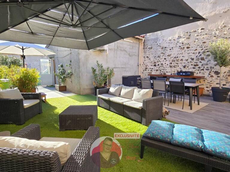 Maison en pierres 155 m², immense terrasse et dépendances, Proche Billom — photo 1