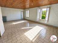 Exclusivité : CORLAY (Montipouret - 36), Grande bâtisse à rénover, jardin et garage — photo 2