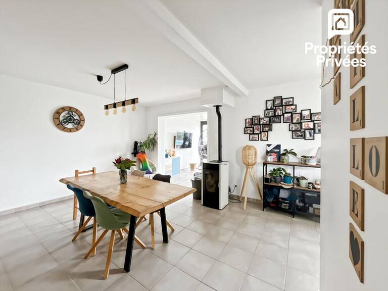 Maison familiale avec piscine, 3 chambres et 60 m² de pièce de vie — photo 1