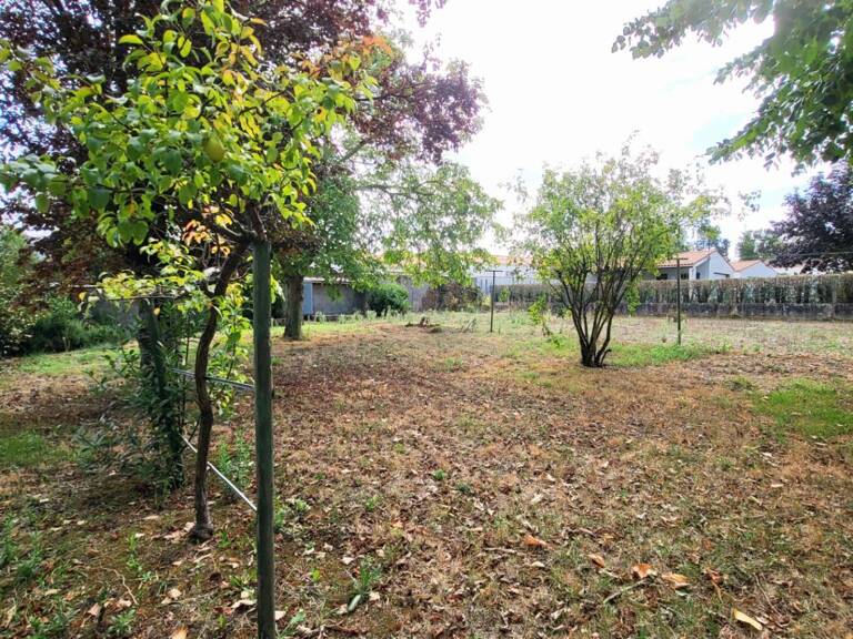 LA ROCHELLE - 17220 SAINTE SOULLE - TERRAIN 544 M² VIABILISE ET CLOS - LIBRE CONSTRUCTEUR — photo 1