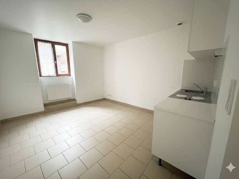 Studio à louer NOGENT SUR VERNISSON — photo 1