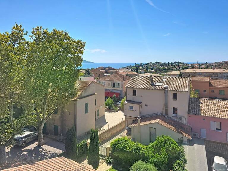 Carqueiranne coeur de ville - T3, 60 m², terrasse vue mer, 2 pkgs, au calme — photo 1
