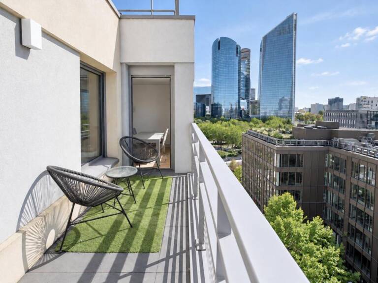 NANTERRE LA DEFENSE - 85m² DERNIER ETAGE TERRASSE AVEC PARKING ET CAVE — photo 1