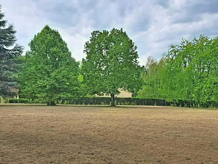 Terrain constructible de 5358 m², sur la commune de  Sanilhac — photo 1