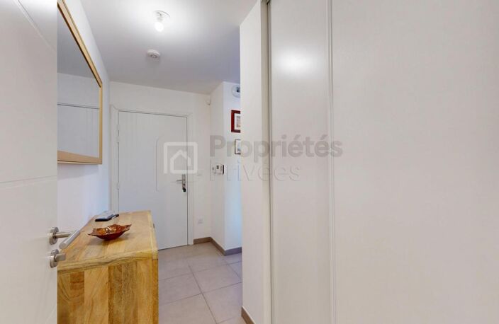 T3 DUPLEX CLIMATISÉ AVEC TERRASSE & 2 STATIONNEMENTS — photo 2