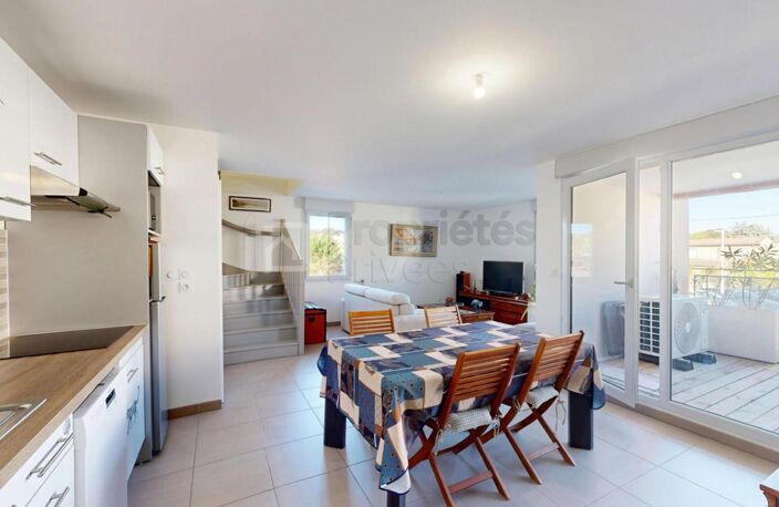 T3 DUPLEX CLIMATISÉ AVEC TERRASSE & 2 STATIONNEMENTS — photo 4