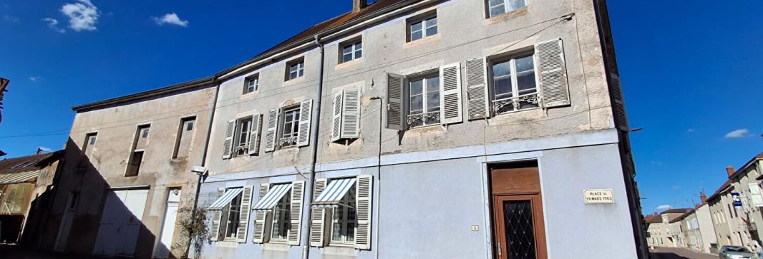 Maison 10 Pièces 350 m² à vendre à Salornay-sur-Guye (71250)