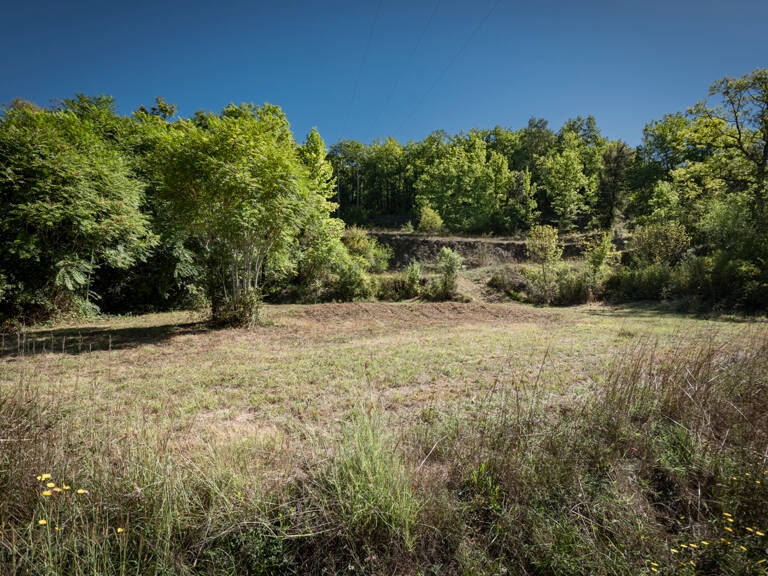 Beau terrain  a-typique constructible de 3199m2 — photo 1