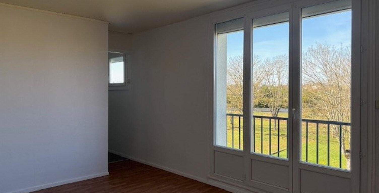 Location Appartement 3  pièces 56 m² La Châtre — photo 1