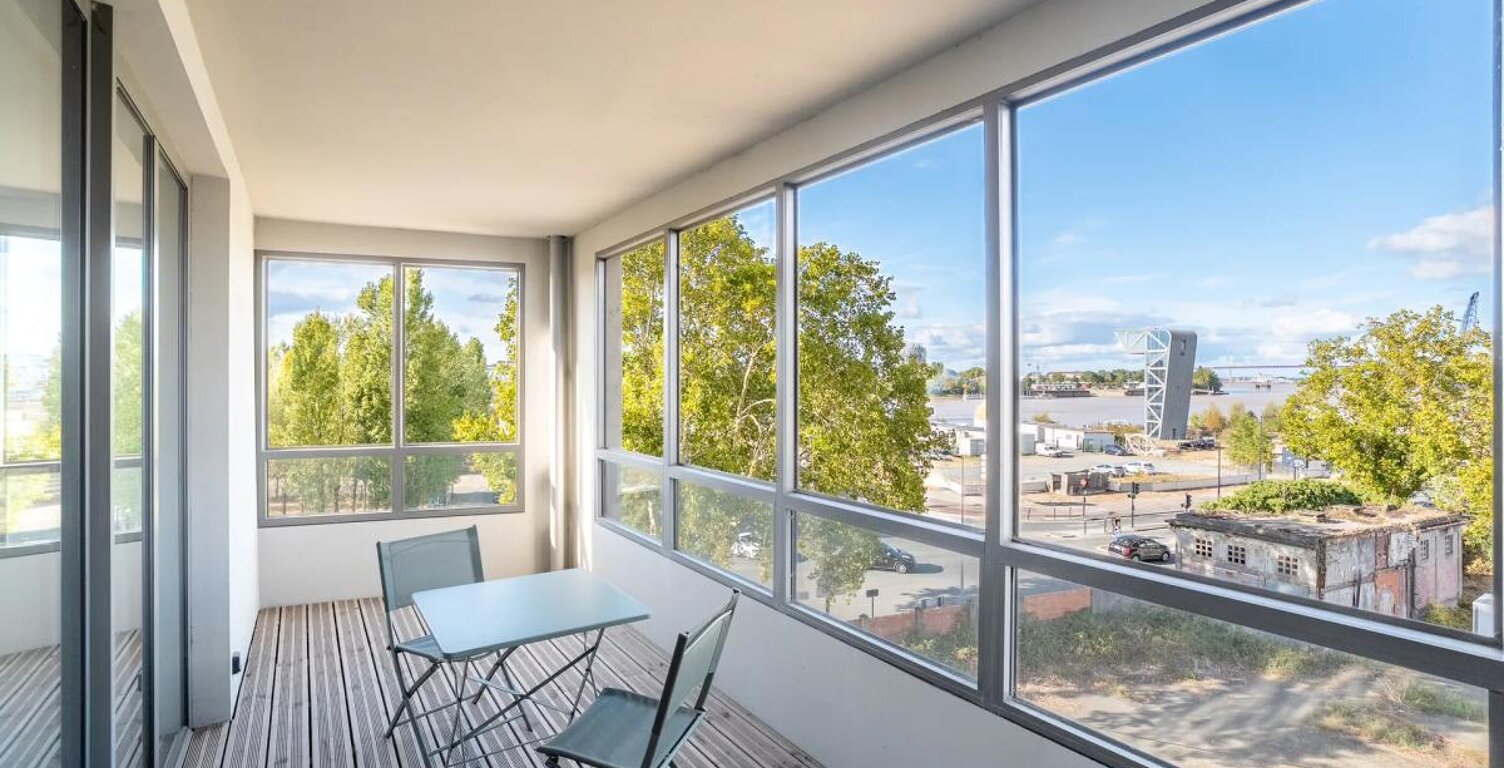 Appartement 4 pieces de 94 m² à Bordeaux quai de Brazza — photo 1