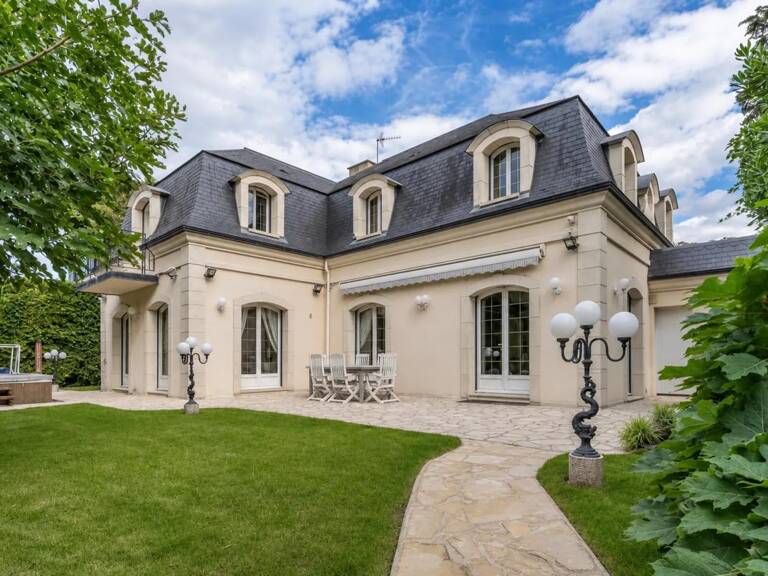 Maison de 7 pièces de 250 m² à Saint-Gratien — photo 1