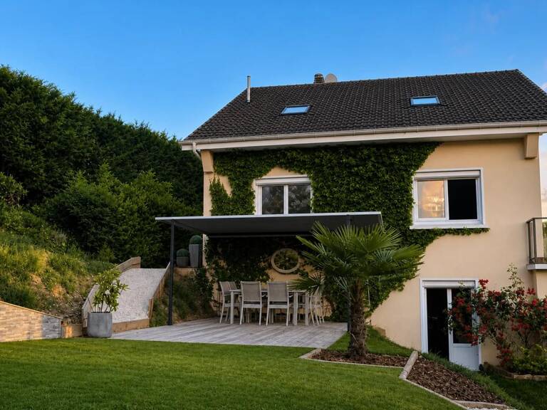 Maison de 8 pièces de 140 m² située à Four — photo 1