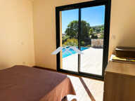 Villa contemporaine de plain-pied avec piscine Les Mages — photo 3