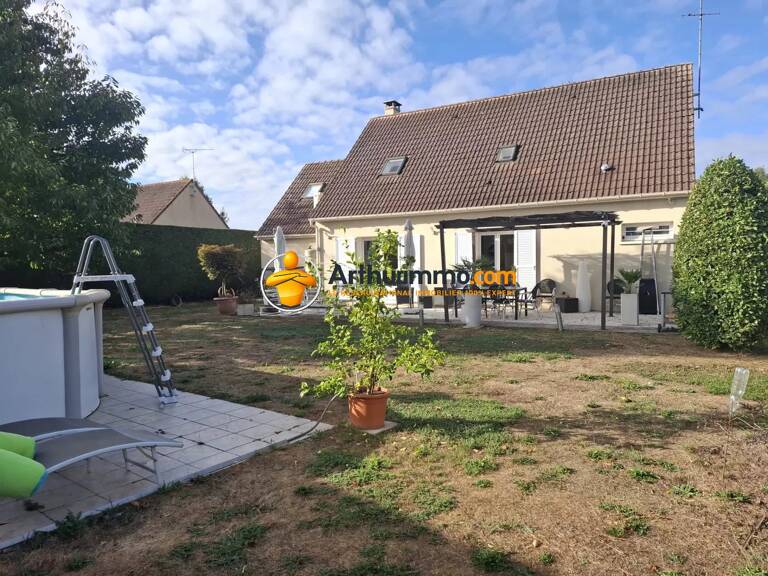 BELLE MAISON FAMILIALE AVEC GARAGE, PISCINE ET TERRAIN DE 1 000 M² — photo 1
