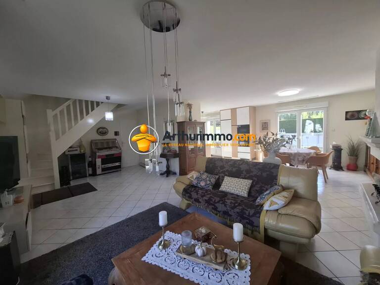 BELLE MAISON FAMILIALE AVEC GARAGE, PISCINE ET TERRAIN DE 1 000 M² — photo 1