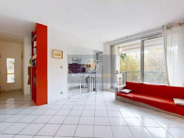 4 pièces en centre-ville avec 3 chambres, cave et parking — photo du bien