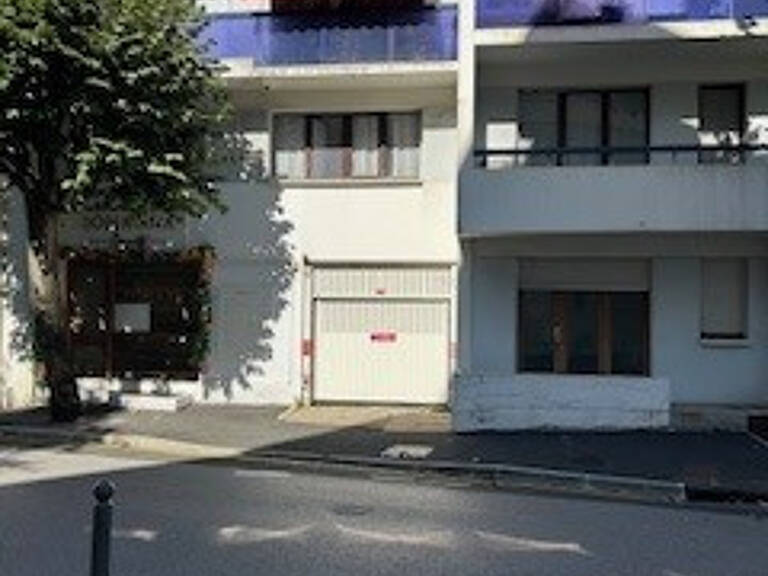 garage — photo 1