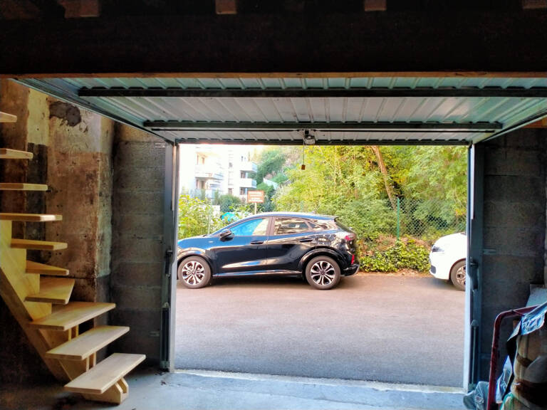Garage avec espace stockage en mezzanine — photo 1