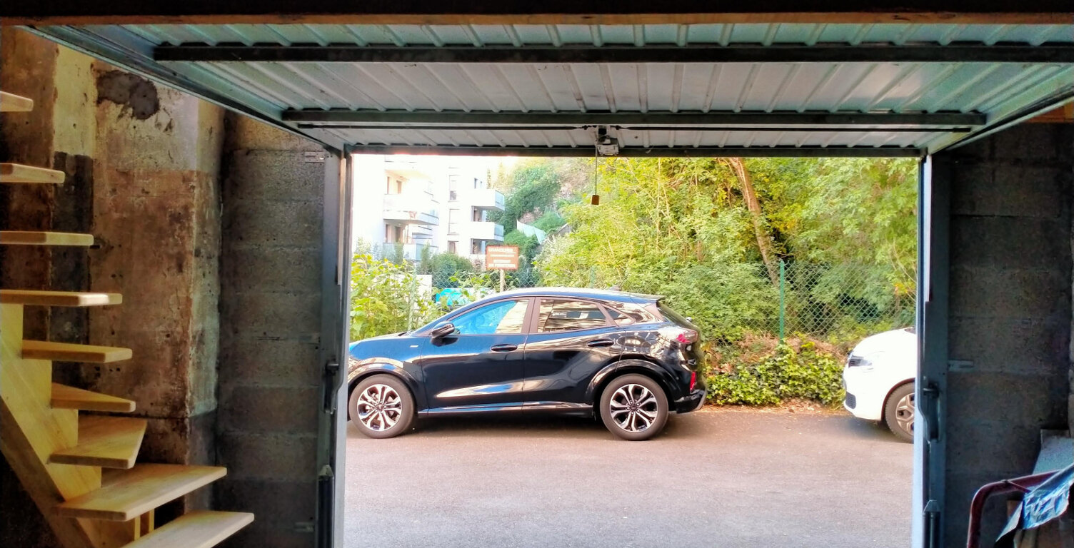 Garage avec espace stockage en mezzanine — photo 1