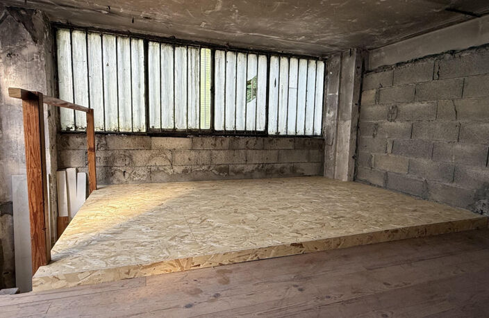 Garage avec espace stockage en mezzanine — photo 3