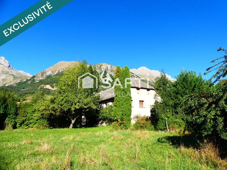 Maison spacieuse avec potentiel et grand terrain — photo 1
