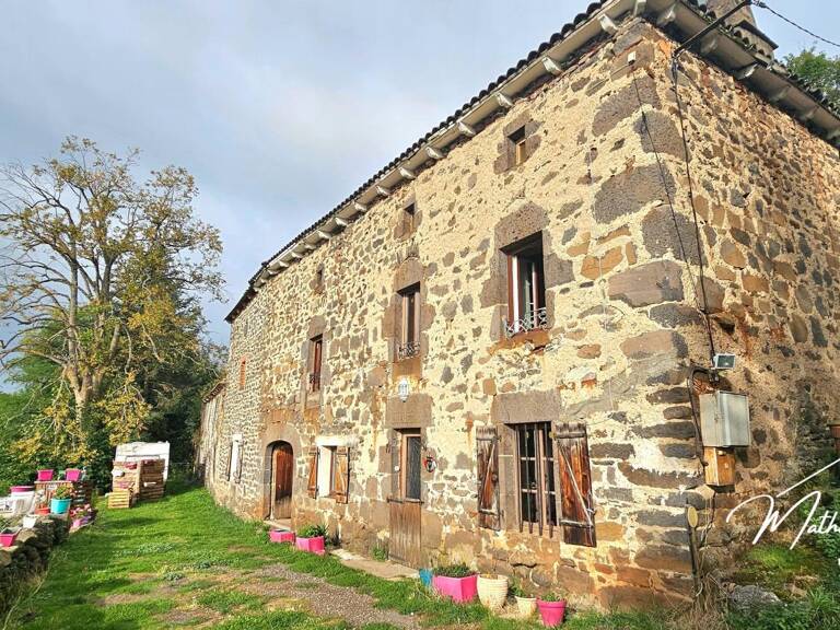 Molompize  Maison en pierre avec dépendances — photo 1