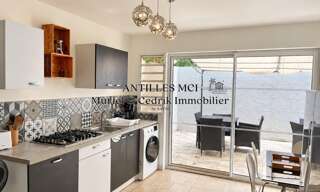 Immeuble  251 m² à vendre à Sainte-Anne (97227)