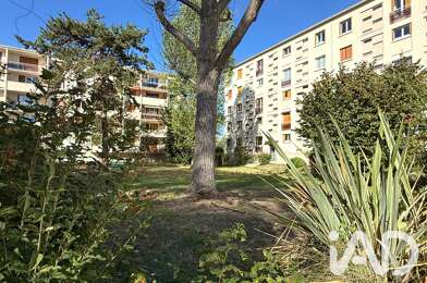 Appartement 4 pièces 275000 €