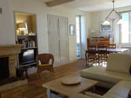 MAISON ANCIENNE RENOVEE AVEC VUE IMPRENABLE SUR LES MONTAGNES / ANCIZAN — photo 4