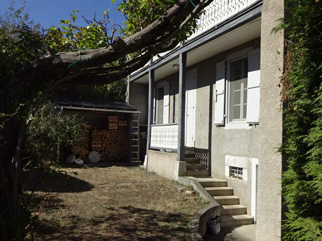 MAISON ANCIENNE RENOVEE AVEC VUE IMPRENABLE SUR LES MONTAGNES / ANCIZAN — photo du bien