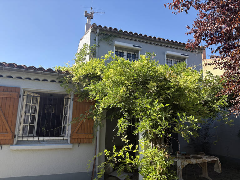 Maison avec grand jardin et garage — photo 1