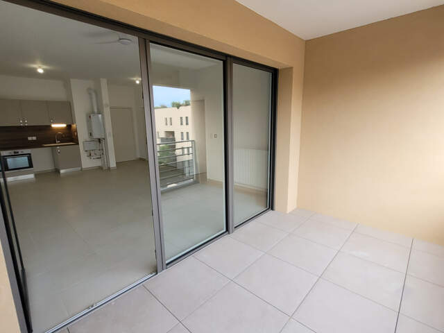 Grand  T2 La Duranne résidence neuve terrasse — photo du bien