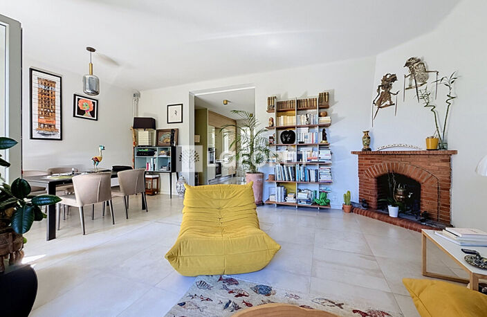T3 de 75 m² - balcon - cave - box - sécurisé - Calme - Périer Marseille 8e — photo 3