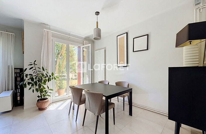 T3 de 75 m² - balcon - cave - box - sécurisé - Calme - Périer Marseille 8e — photo 4