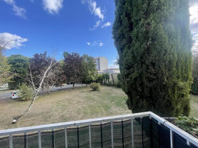 T4 RENOVE AVEC BALCON AU CENTRE DE BRUGES — photo du bien
