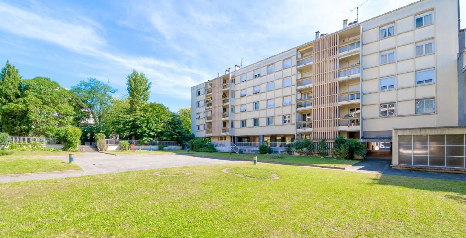 Toulouse Busca Appartement type 4 terrasse ascenseur garage — photo 1