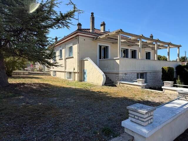 Magnac sur Touvre. Maison 125 m² sur sous-sol avec terrain de 2204 m² — photo du bien