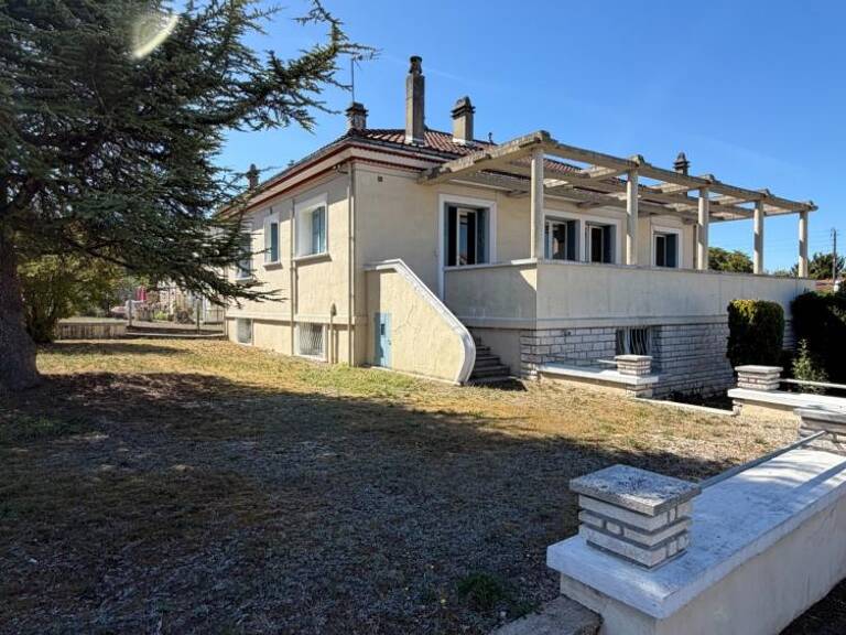 Magnac sur Touvre. Maison 125 m² sur sous-sol avec terrain de 2204 m² — photo 1