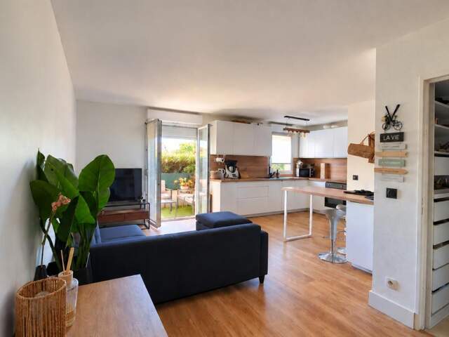 BEL APPARTEMENT T2 RENOVE AVEC TERRASSE — photo du bien