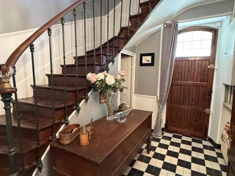 Manoir de 170m² avec son annexe de 50m² et ses dépendances sur terrain de 3 423m² 244 000 € — photo 1