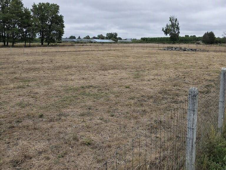 Terrain à bâtir à Saint-Laurent-d'Arce (33240) — photo 1