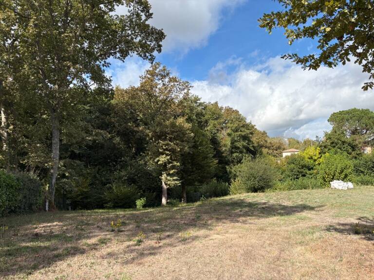 Terrain à bâtir à Léognan (33850) — photo 1