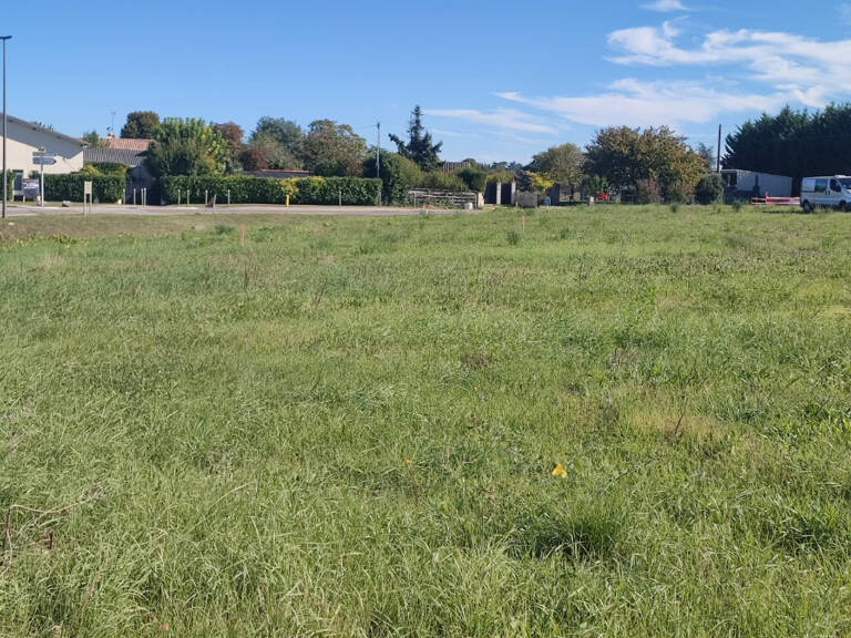 Terrain à bâtir à Saint-Quentin-de-Baron (33750) — photo 1