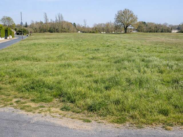 Terrain à bâtir à Saint-Savin (33920) — photo du bien