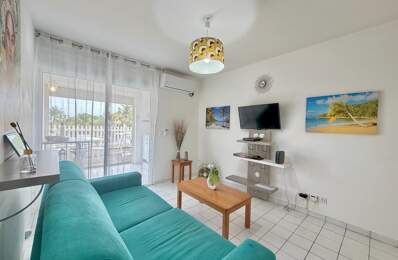 EN EXCLUSIVITE - A VENDRE STUDIO RÉNOVÉ AVEC TERRASSE, PARKING PRIVÉ ET PLAGES À PIED - LE MOULE — photo du bien