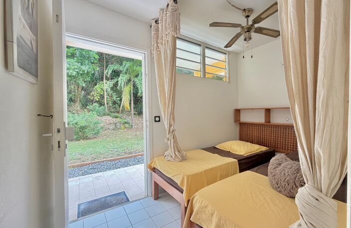 EN EXCLUSIVITE - A VENDRE STUDIO RÉNOVÉ AVEC TERRASSE, PARKING PRIVÉ ET PLAGES À PIED - LE MOULE — photo 5