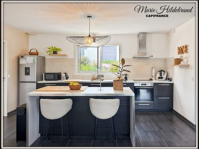Maison récente de plain-pied – 4 chambres – piscine – terrain 2 349 m² — photo du bien