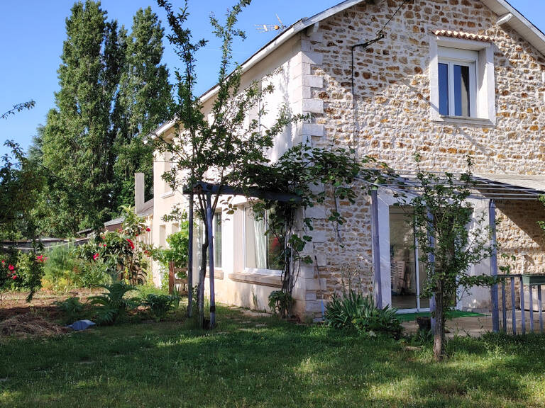 ensemble immobilier de deux maisons SAINTE RADEGONDE (79) — photo 1
